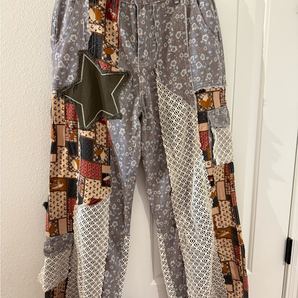 POL Floral Patterned Pants in Brown and Blue